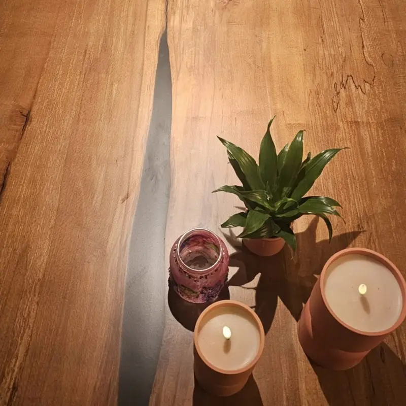 Boomstamtafel met epoxy