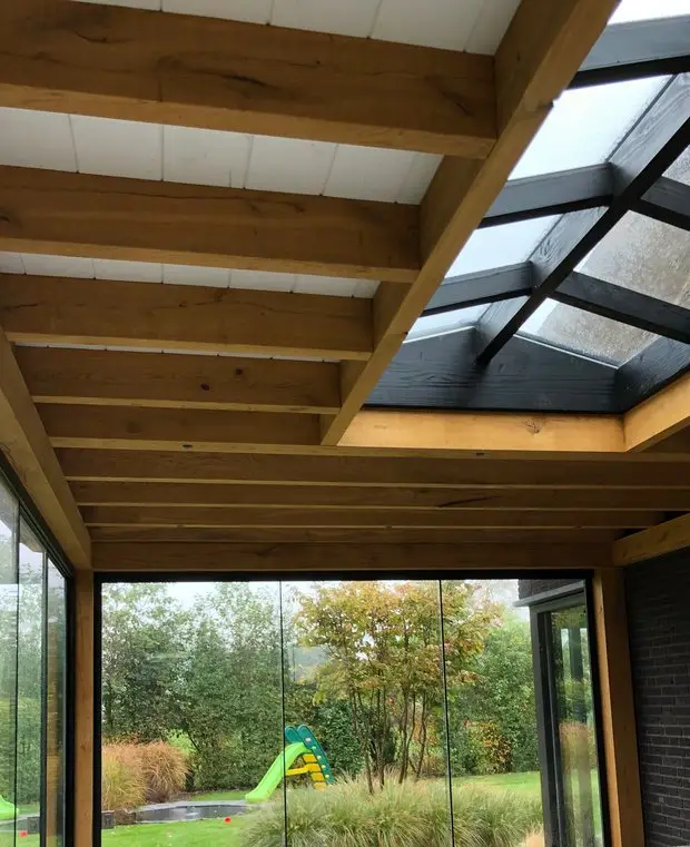 Geschaafde eiken balken