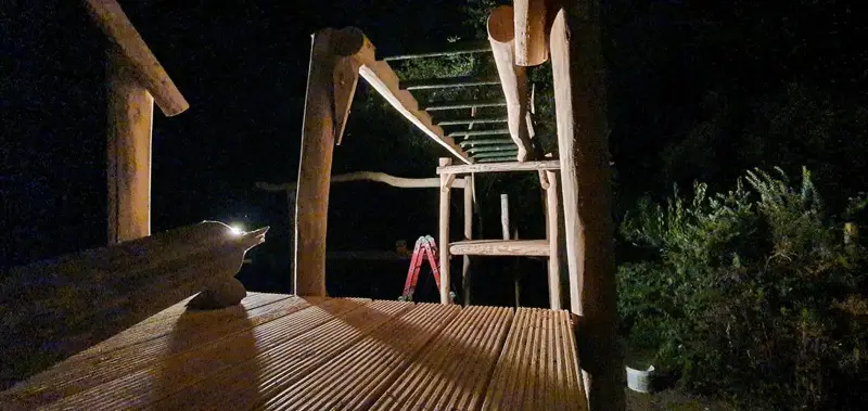 Vloeren leggen, ook als het donker wordt